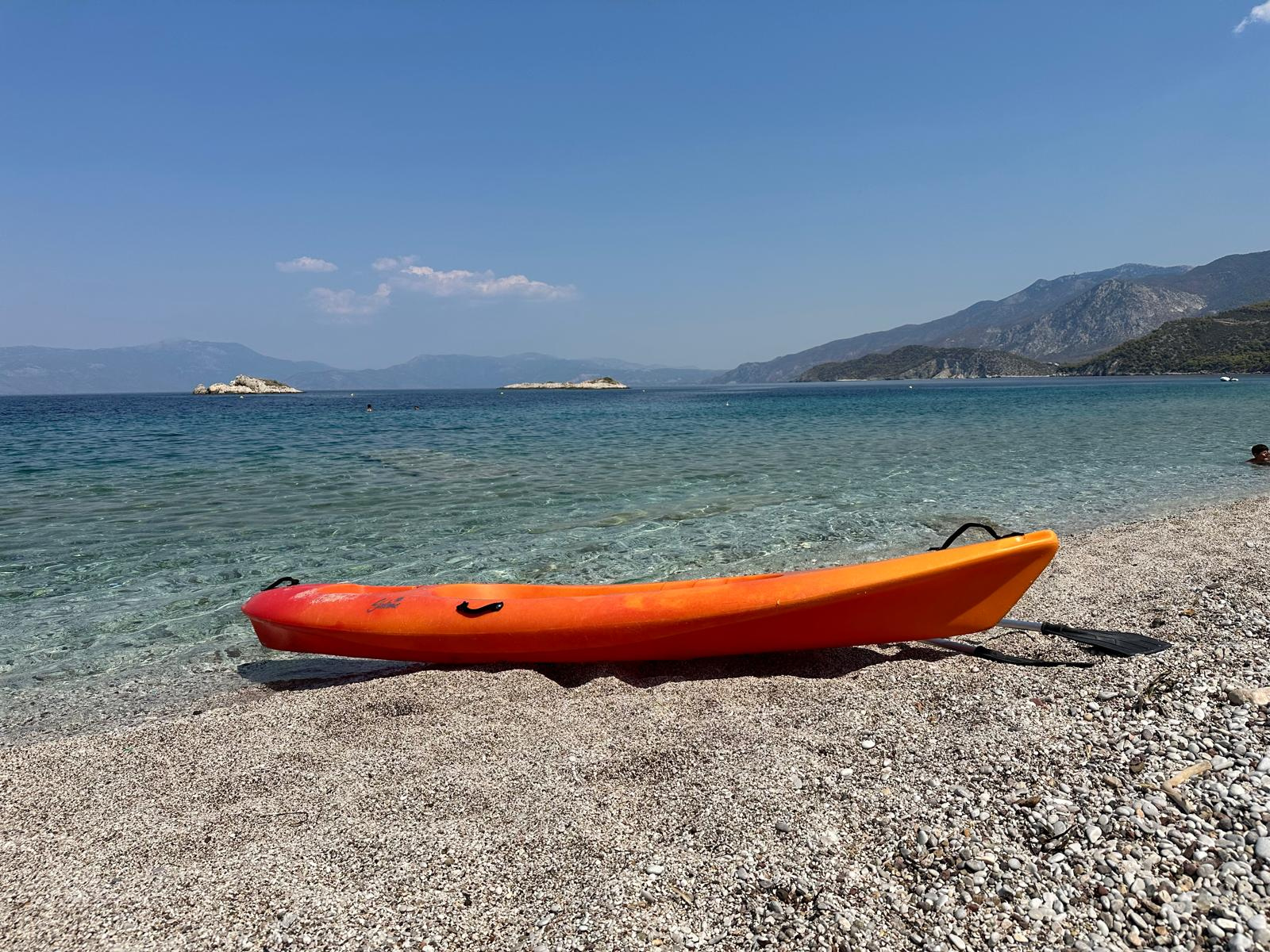 Kajakowanie nad morzem – aktywny wypoczynek w Strava Park, Grecja