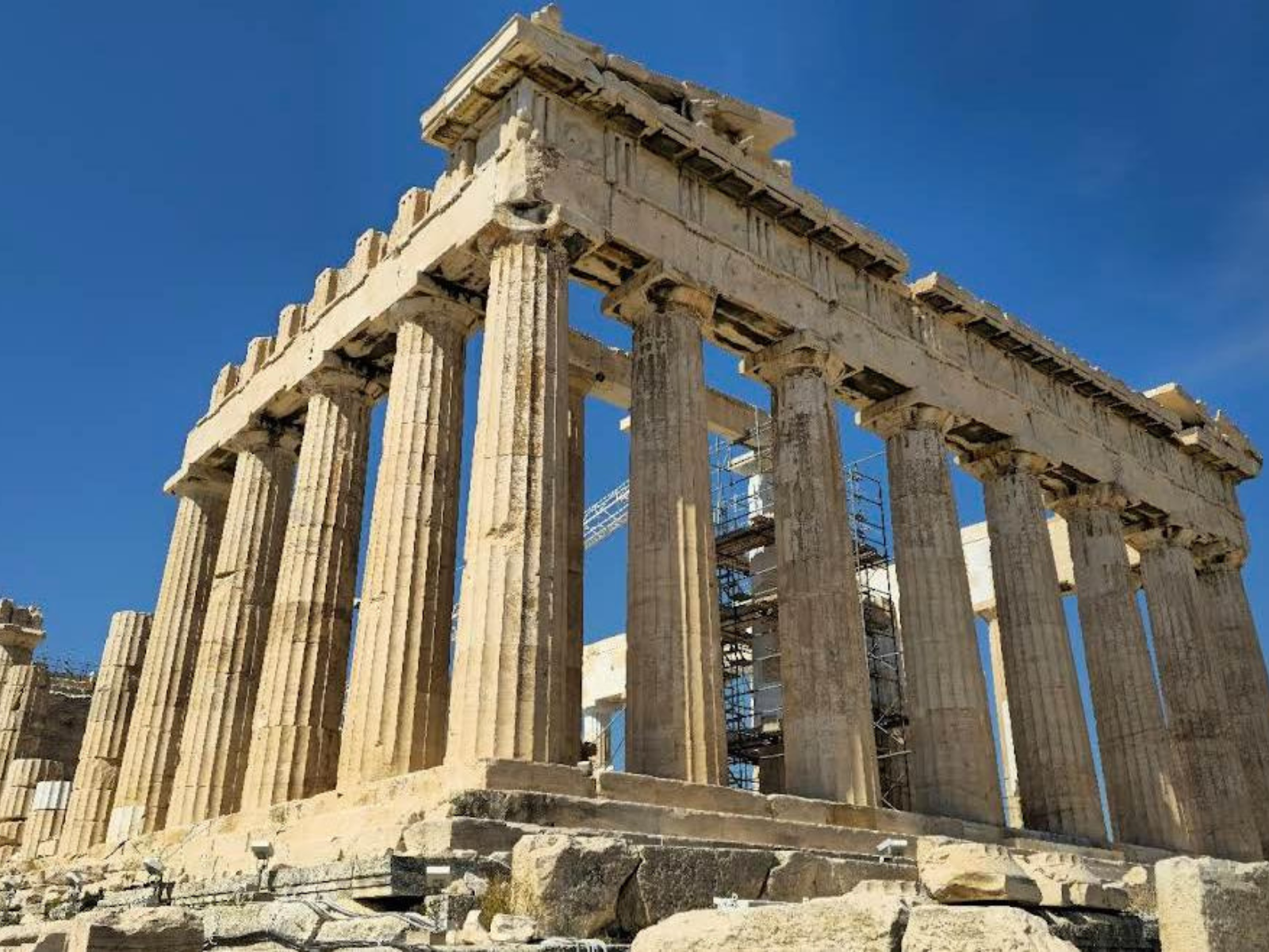 Akropol w Atenach – starożytne wzgórze ze świątynią Partenon, symbol Grecji