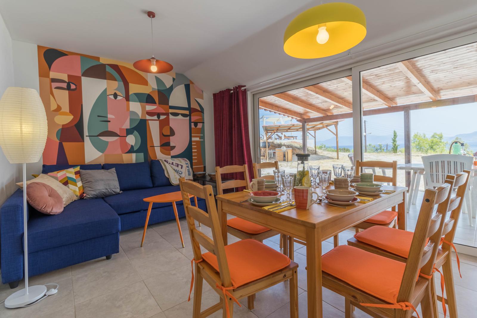 Salon z sofą w Willi pod Pinią – komfortowe miejsce do wypoczynkue do wypoczynku