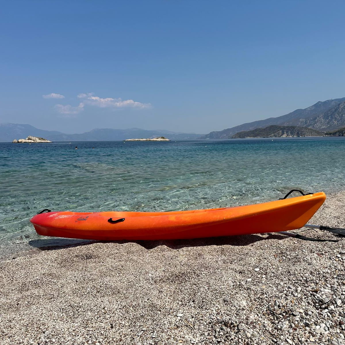 Kajakowanie nad morzem – aktywny wypoczynek w Strava Park, Grecja