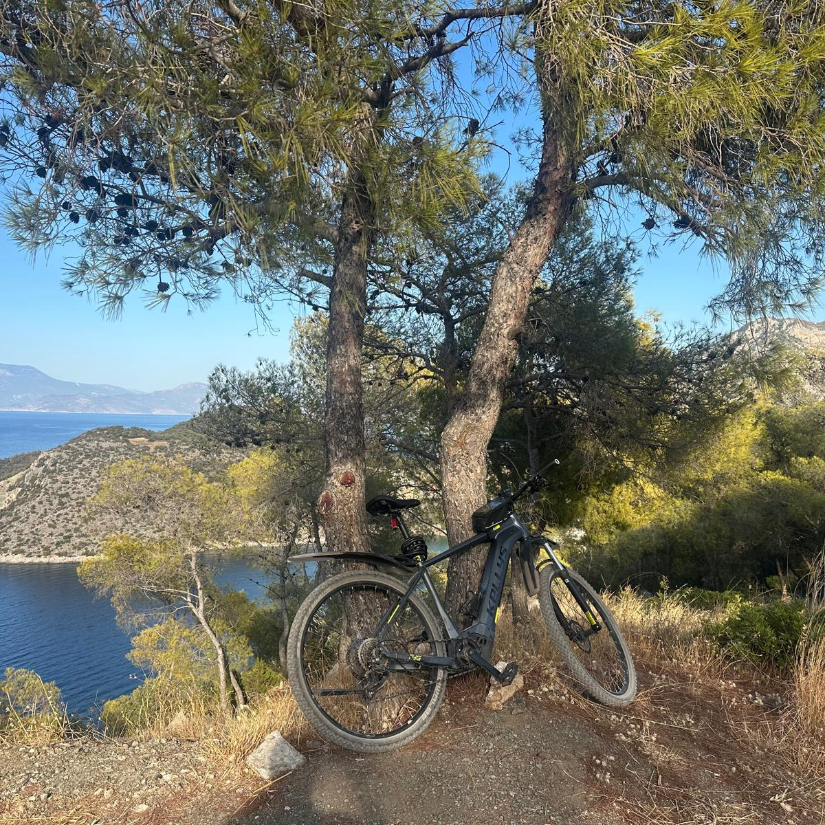 Rowerowe wycieczki po okolicach Strava Park – wakacje w Grecji