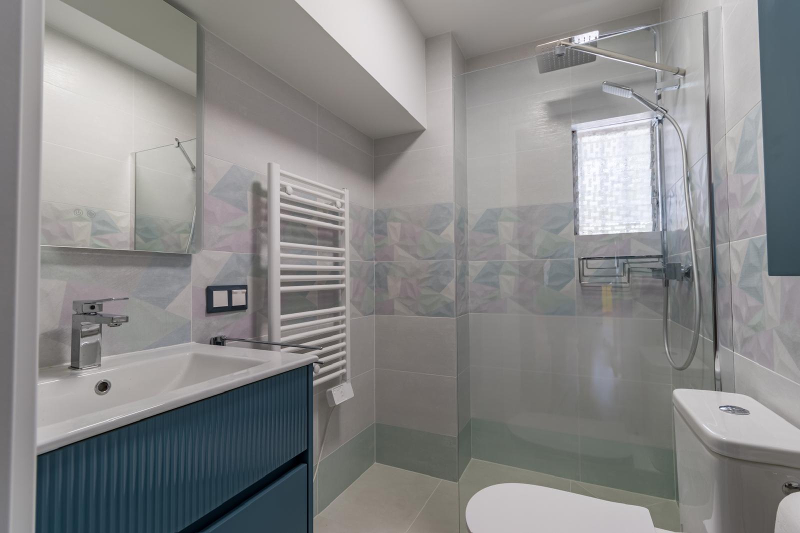 Łazienka w Willi pod Figą – nowoczesna kabina prysznicowa