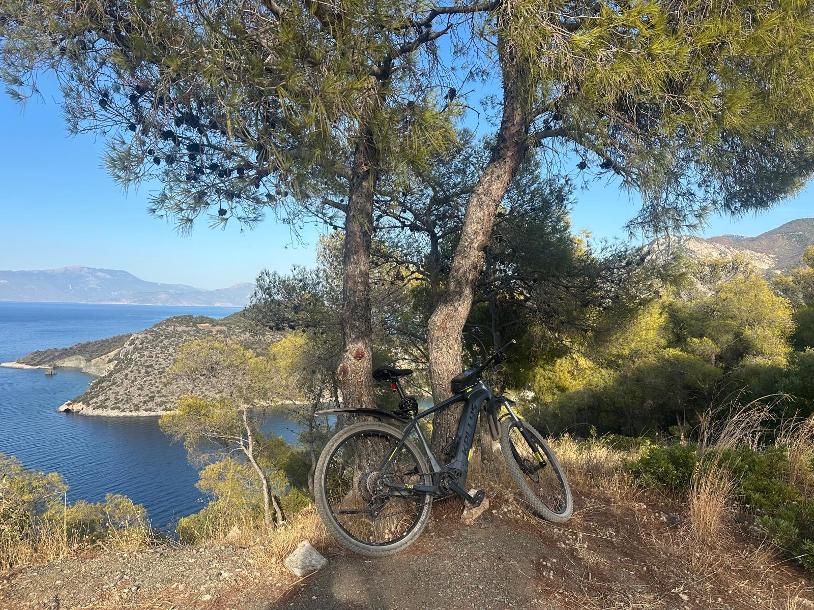 Rowerowe wycieczki po okolicach Strava Park – wakacje w Grecji